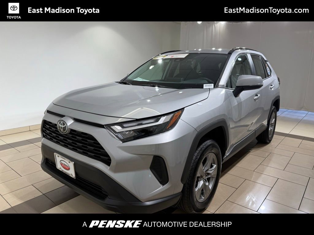 2025 Toyota RAV4 XLE's photo