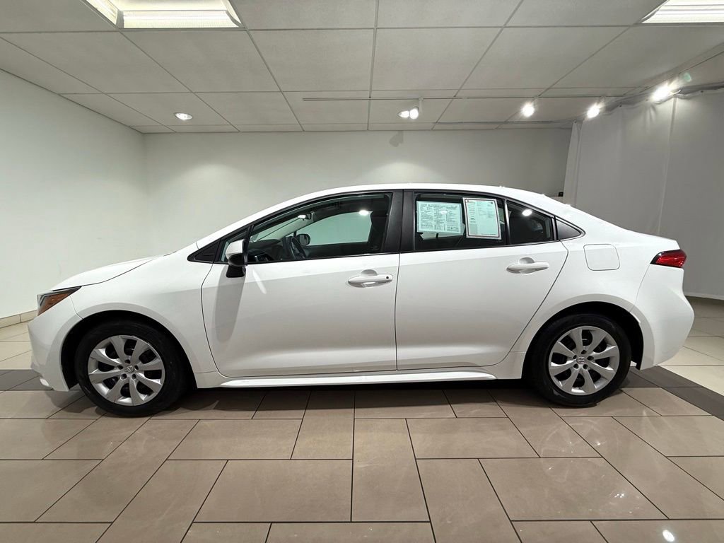 2022 Toyota Corolla LE photo 2