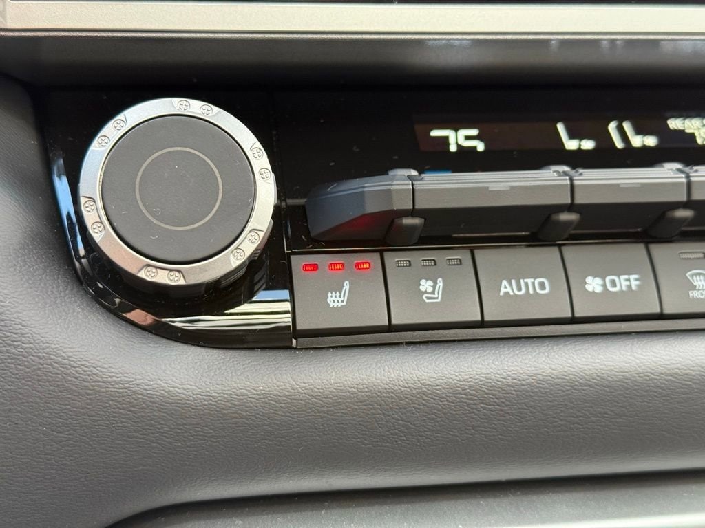 2025 Toyota Sequoia Platinum - Photo 30