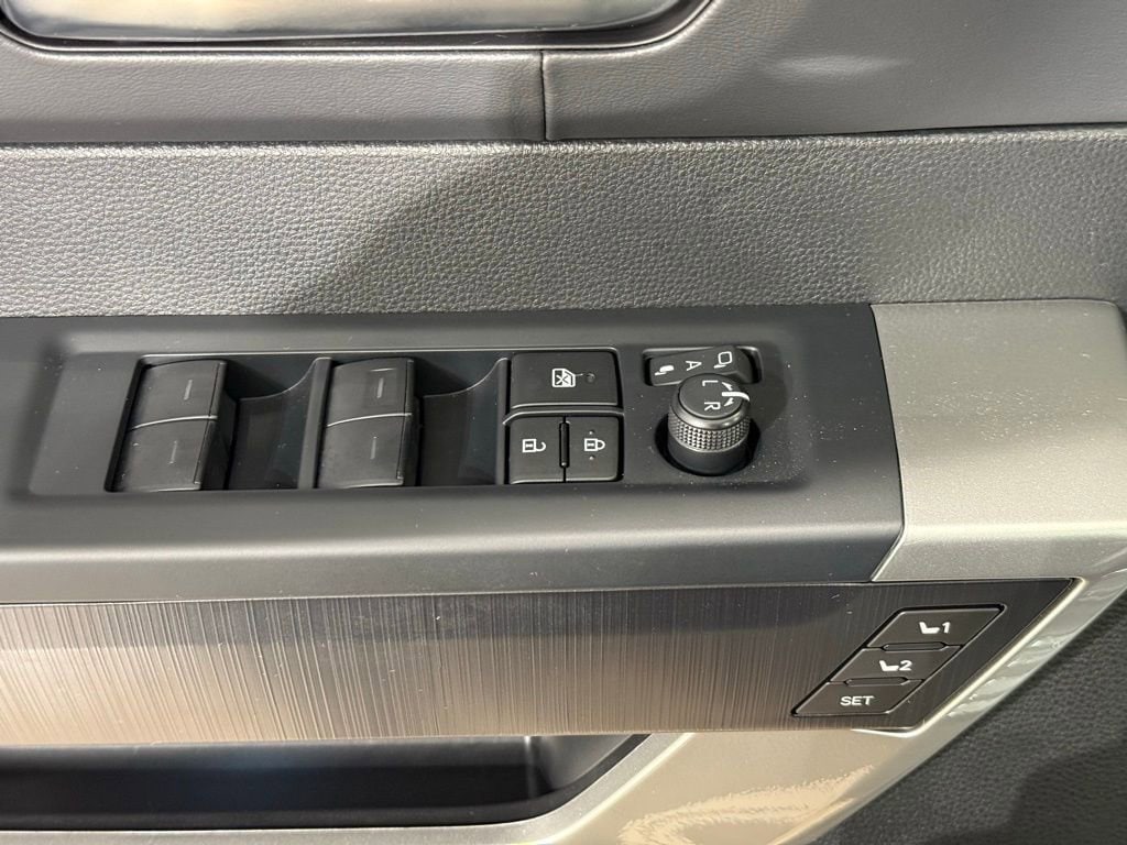 2025 Toyota Sequoia Platinum - Photo 15