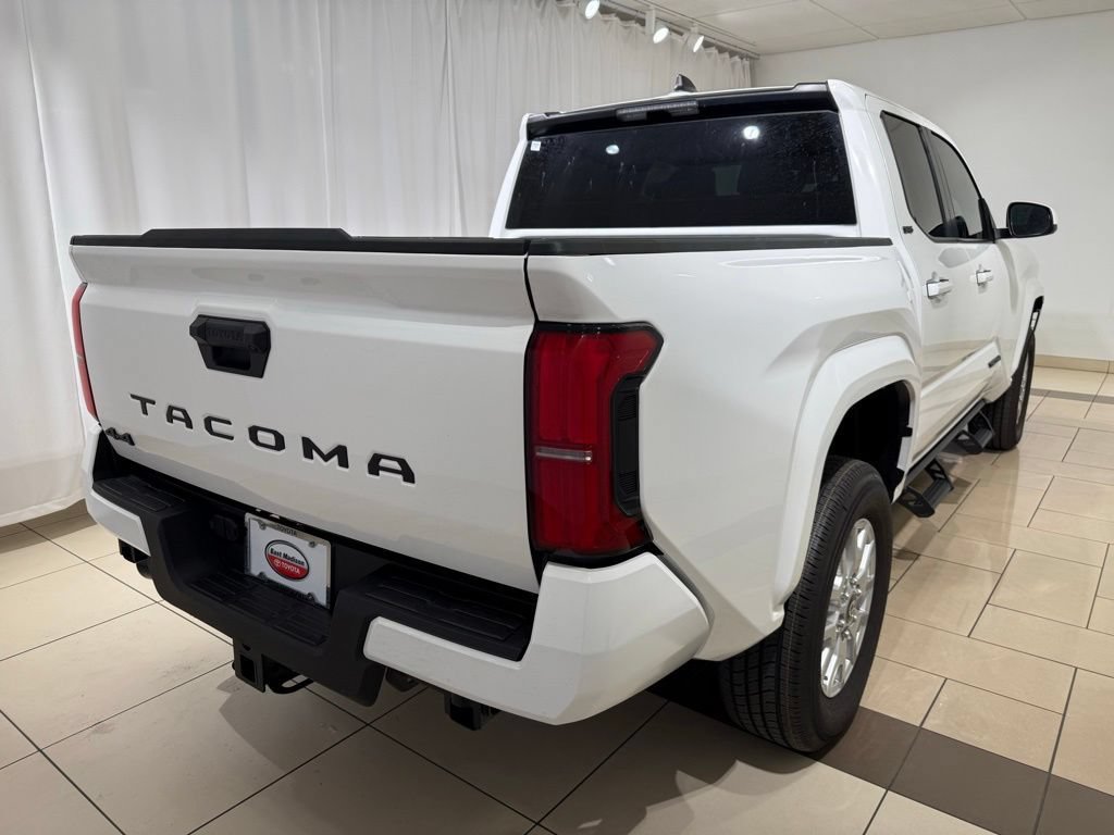 2026 Toyota Tacoma SR5 - Photo 5