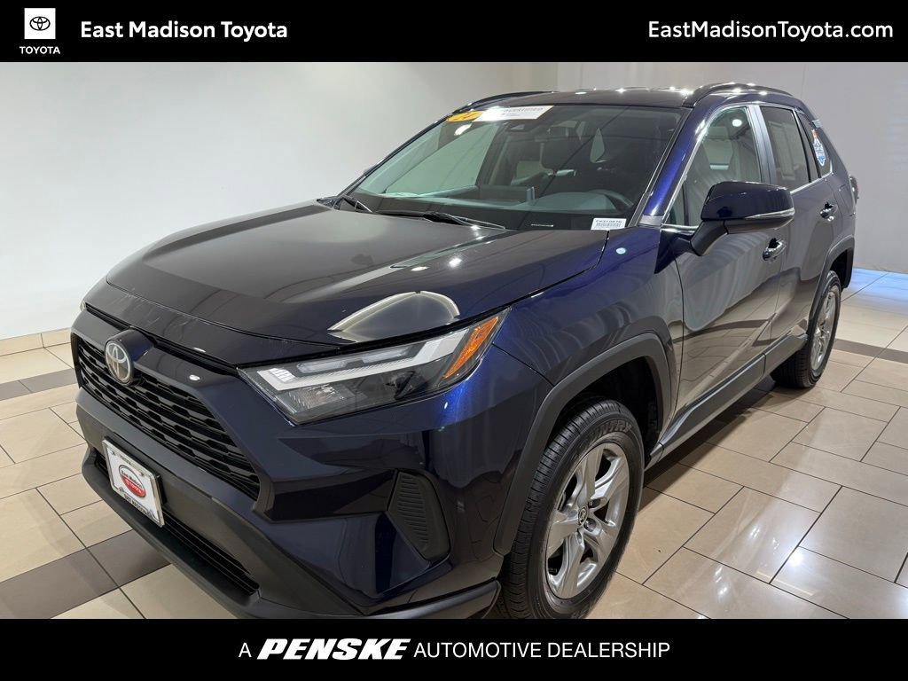 2024 Toyota RAV4 XLE's photo