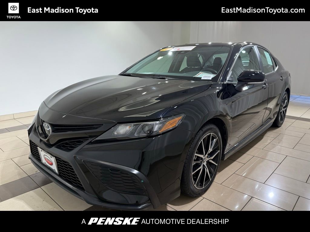 2024 Toyota Camry SE's photo