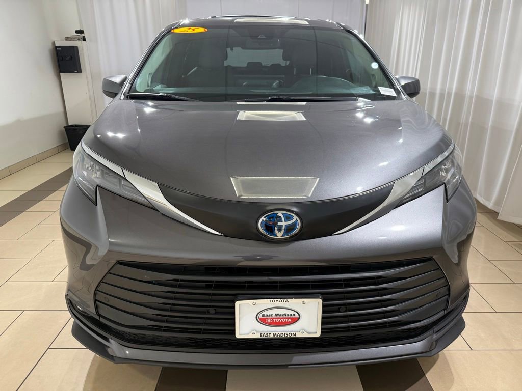 2025 Toyota Sienna XLE - Photo 8