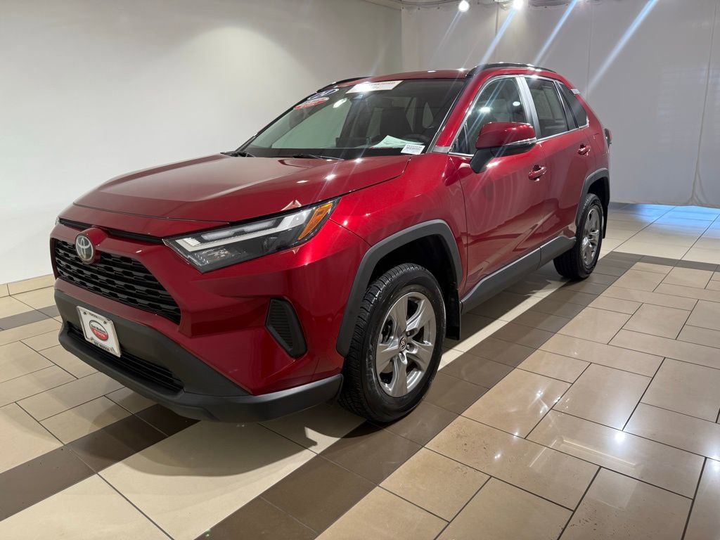 2024 Toyota RAV4 XLE photo 2