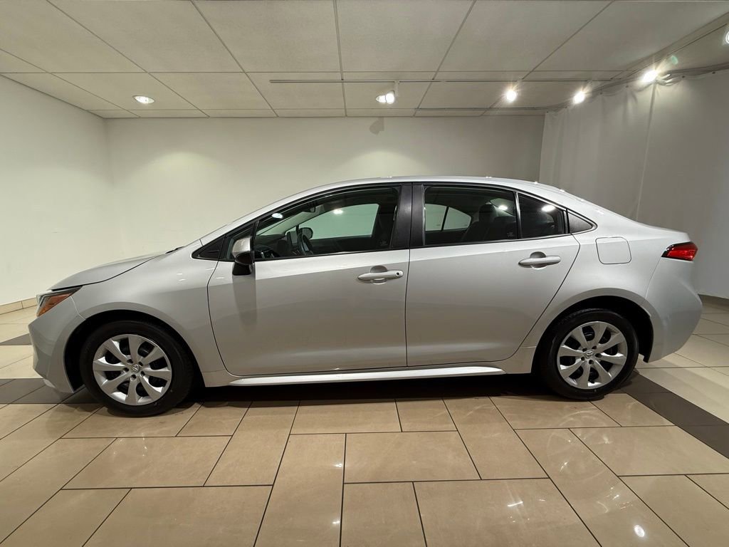 2023 Toyota Corolla LE photo 2