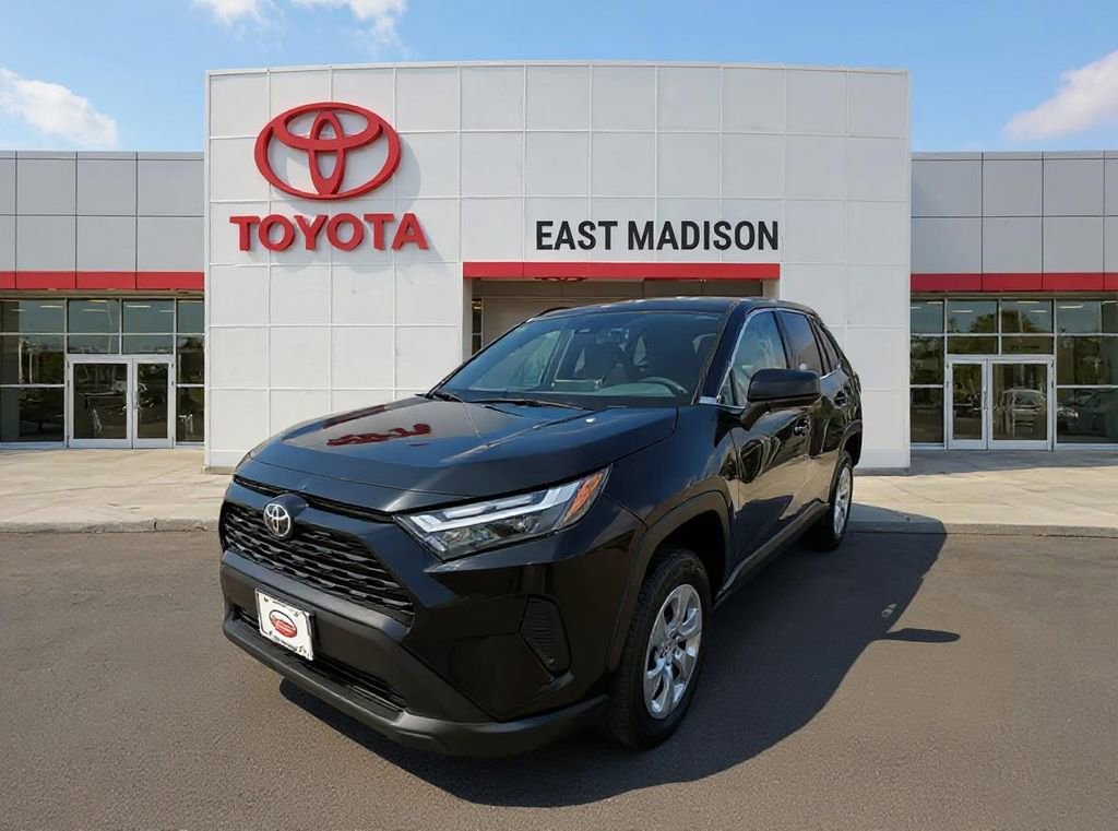 2025 Toyota RAV4 LE's photo