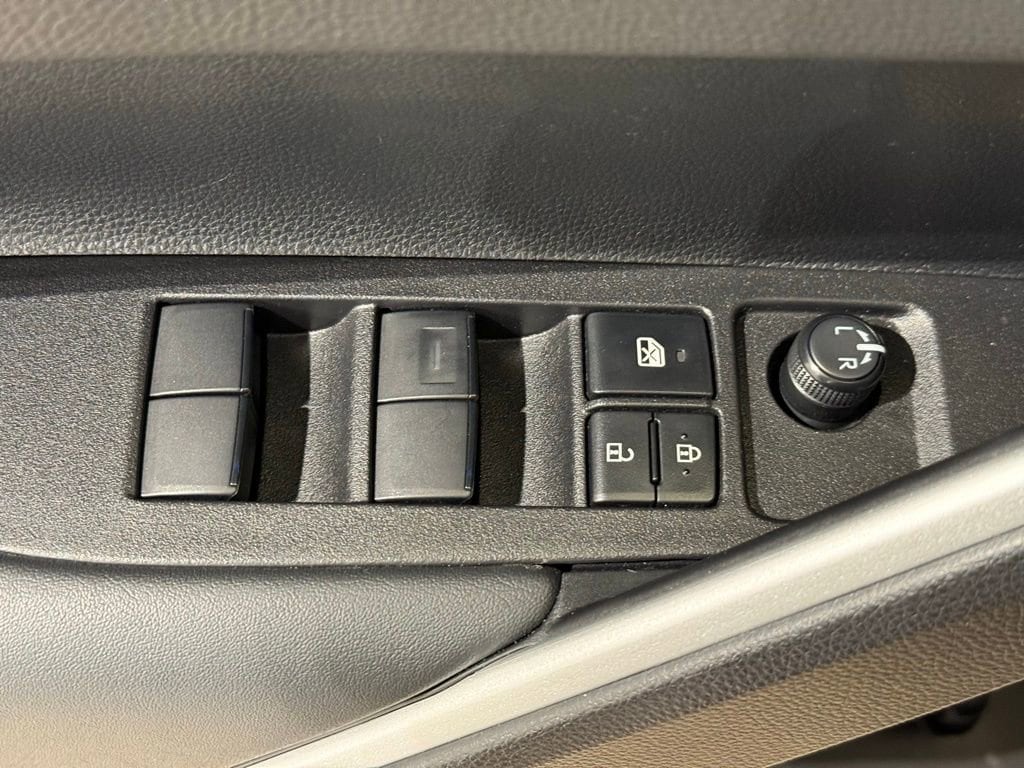 2026 Toyota Corolla Cross XLE - Photo 16