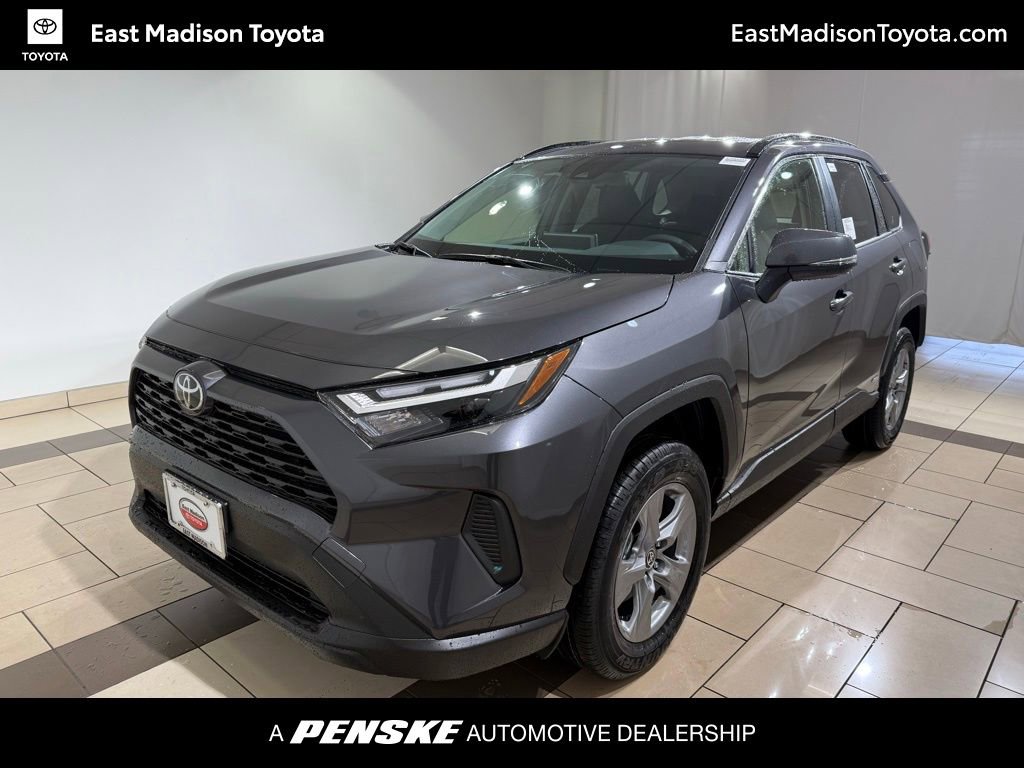 2025 Toyota RAV4 XLE's photo