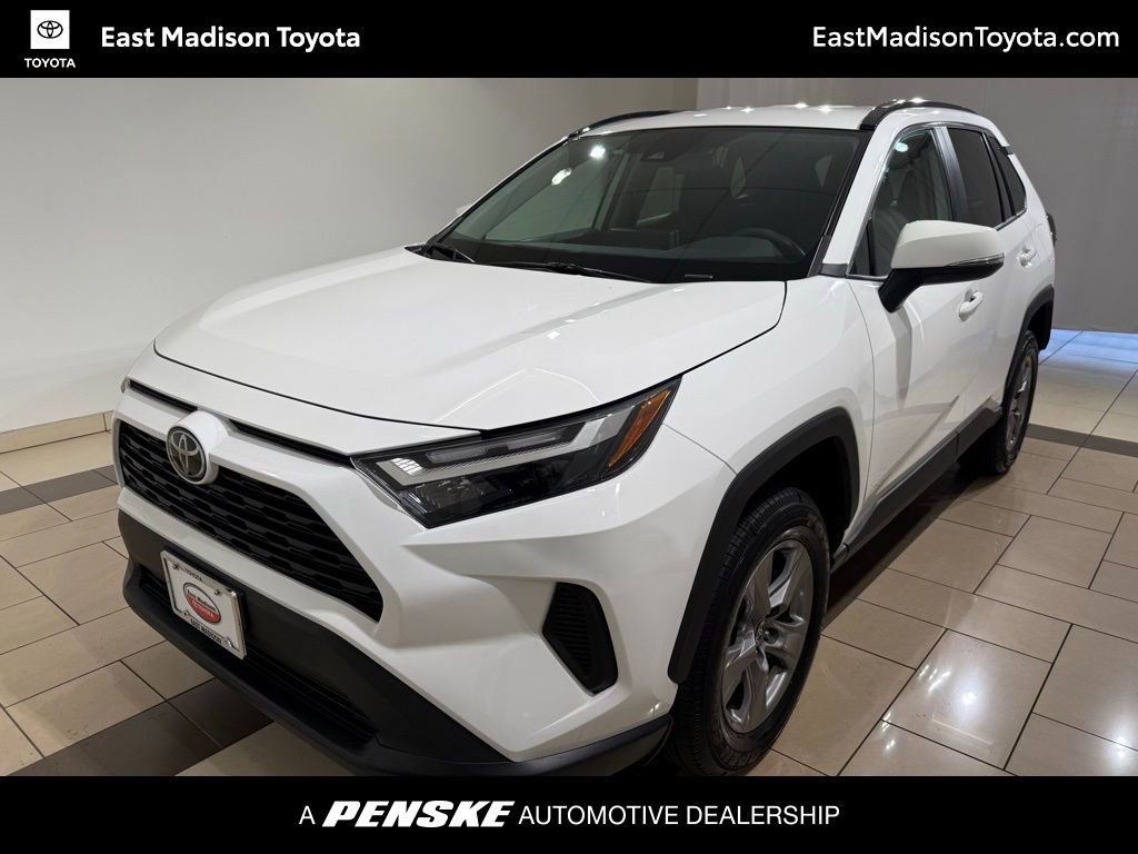 2024 Toyota RAV4 XLE's photo