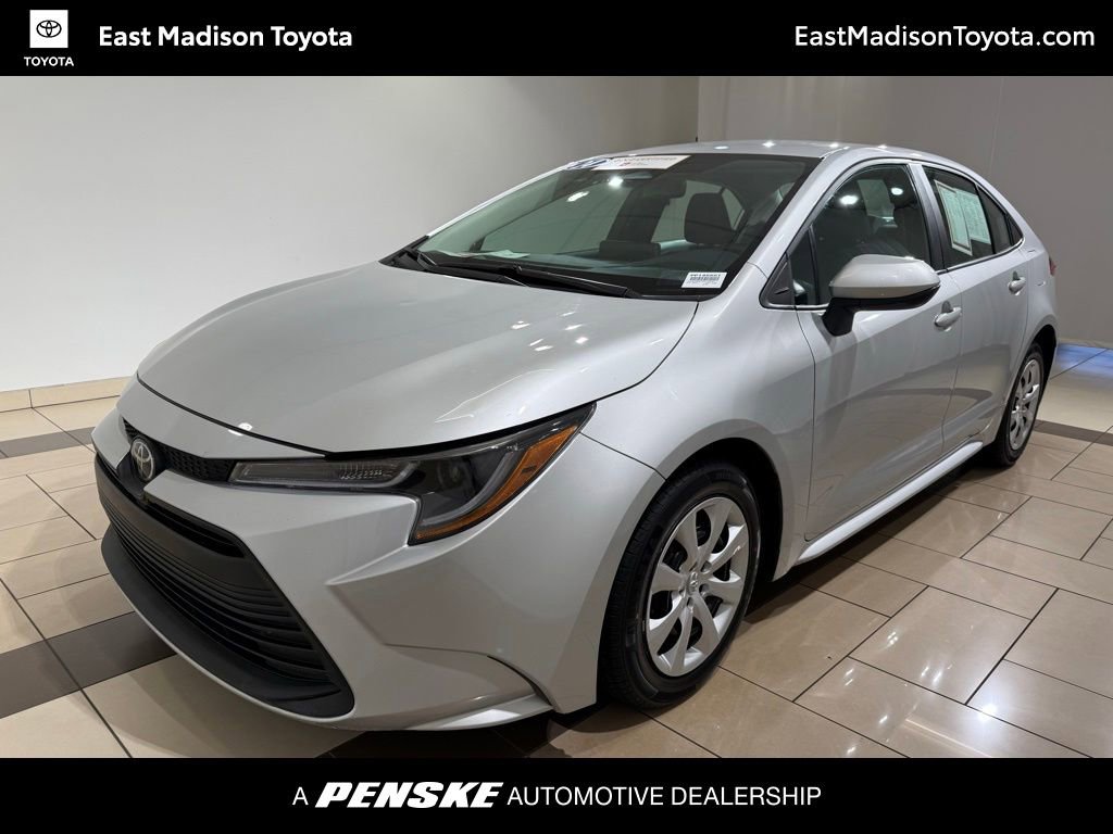 2024 Toyota Corolla LE's photo