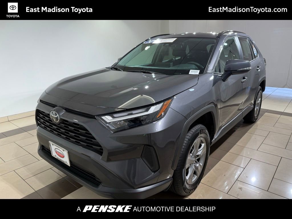 2024 Toyota RAV4 XLE's photo