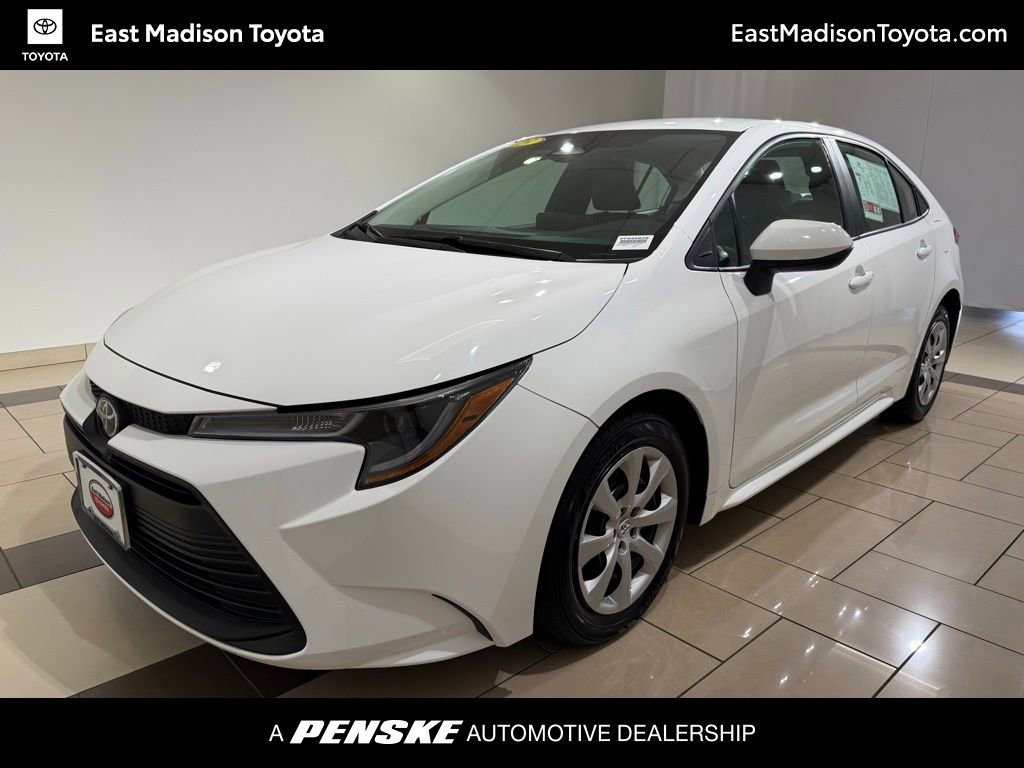 2023 Toyota Corolla LE's photo