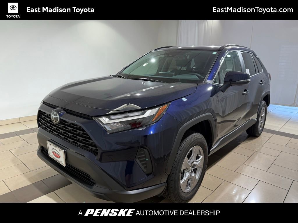 2025 Toyota RAV4 XLE's photo