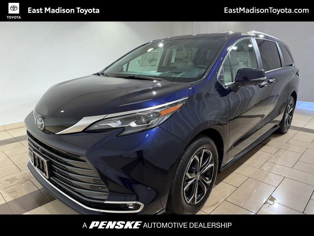 2026 Toyota Sienna Platinum's photo