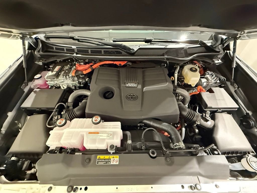 2026 Toyota Tundra Limited - Photo 10