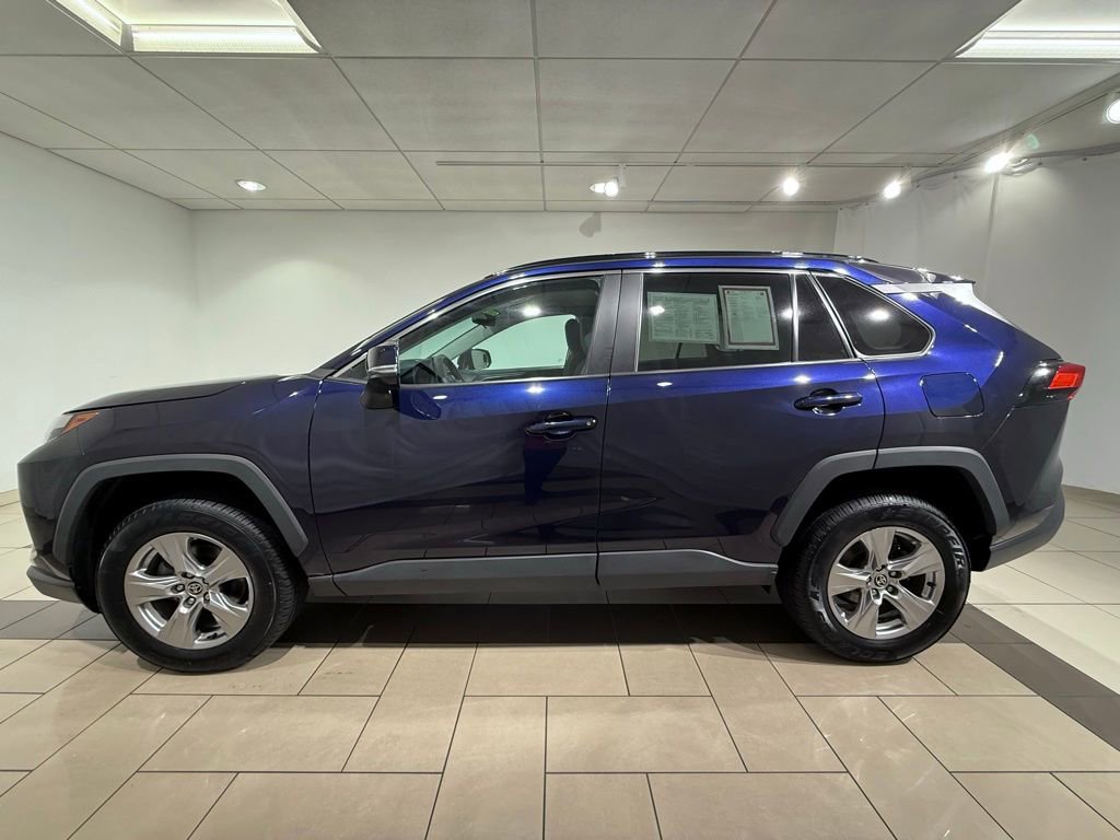 2022 Toyota RAV4 XLE photo 2