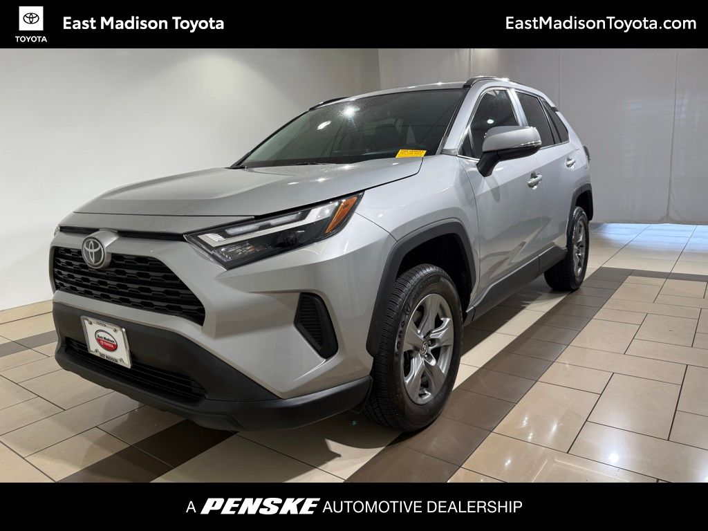 2022 Toyota RAV4 XLE AWD's photo