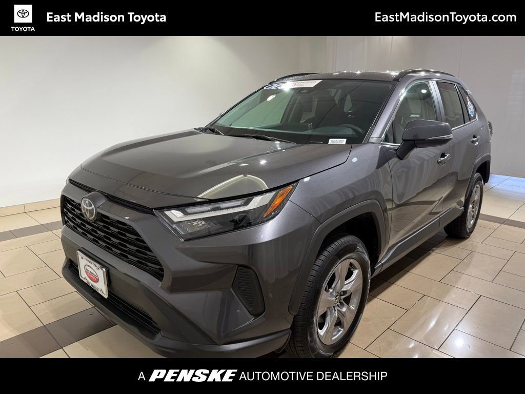 2024 Toyota RAV4 XLE's photo