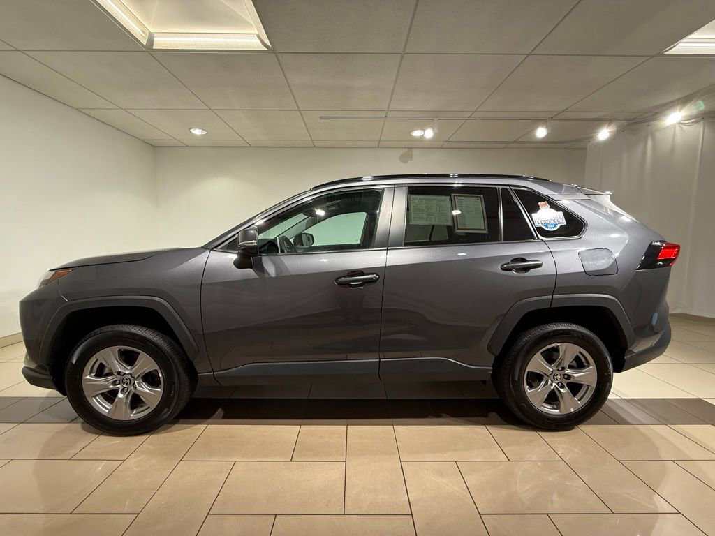 2023 Toyota RAV4 XLE photo 2