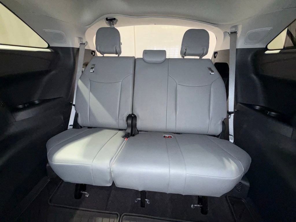 2025 Toyota Sienna XLE - Photo 23