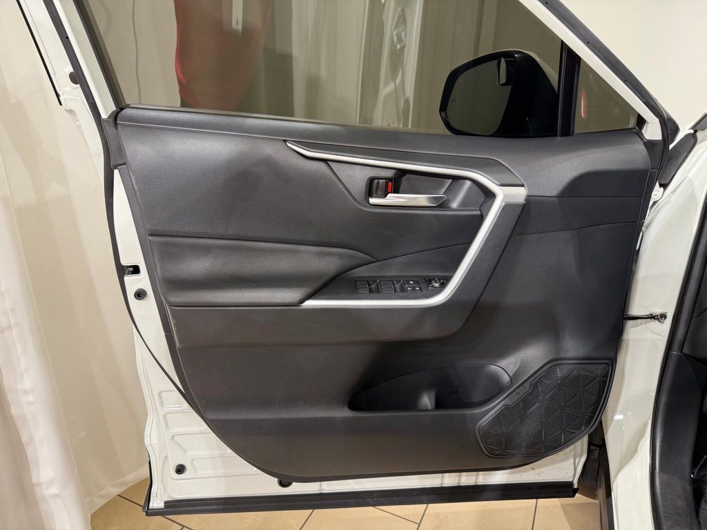 2022 Toyota RAV4 SE - Photo 15