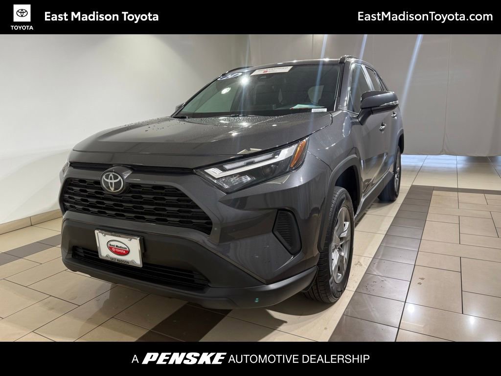 2024 Toyota RAV4 XLE's photo