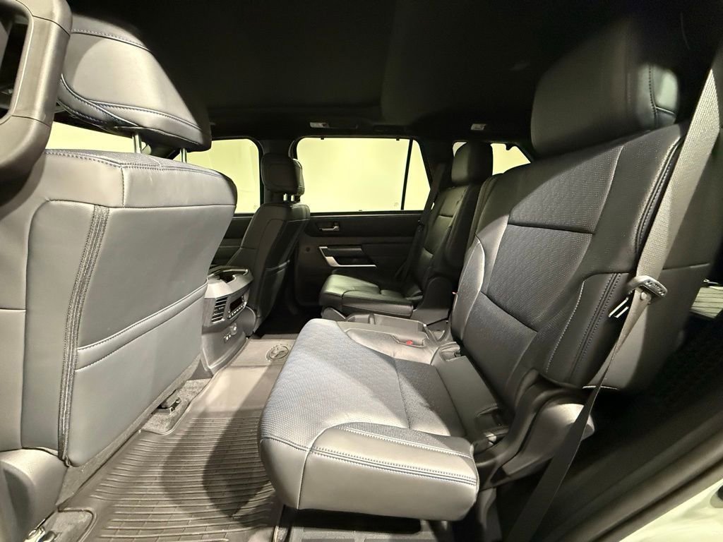 2025 Toyota Sequoia Platinum - Photo 19