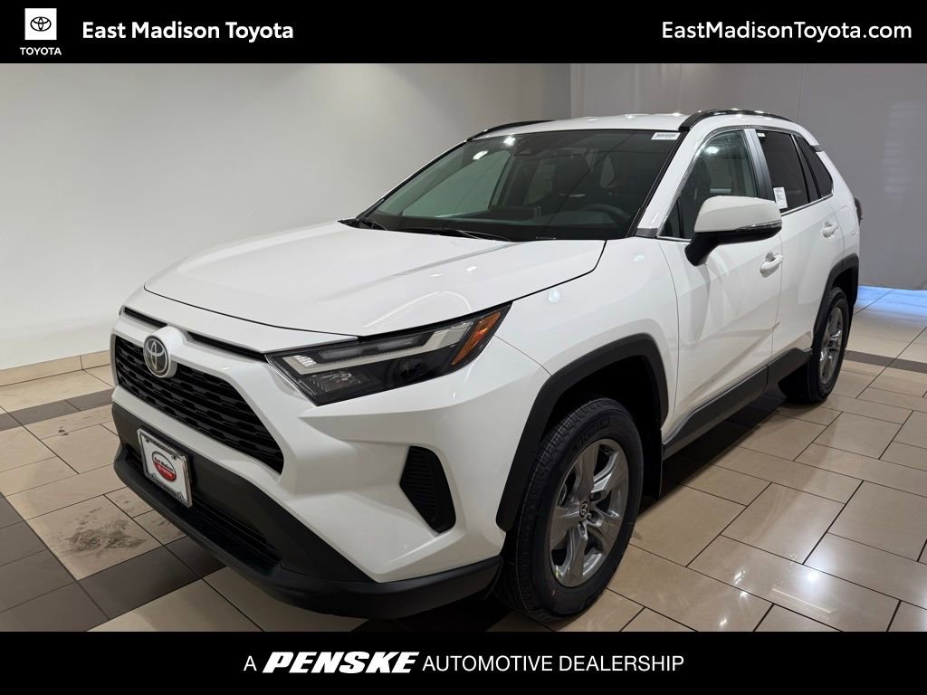 2025 Toyota RAV4 XLE's photo