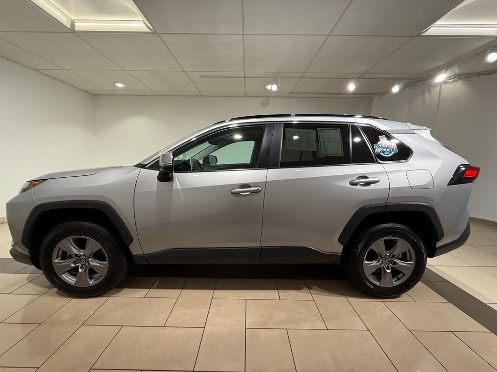 2024 Toyota RAV4 XLE photo 2