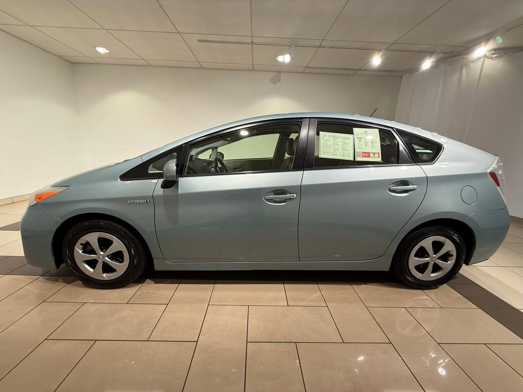 2013 Toyota Prius Four photo 2