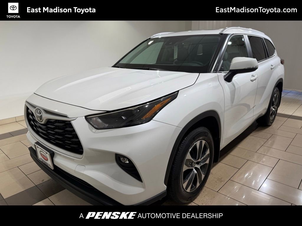2026 Toyota Highlander XLE's photo