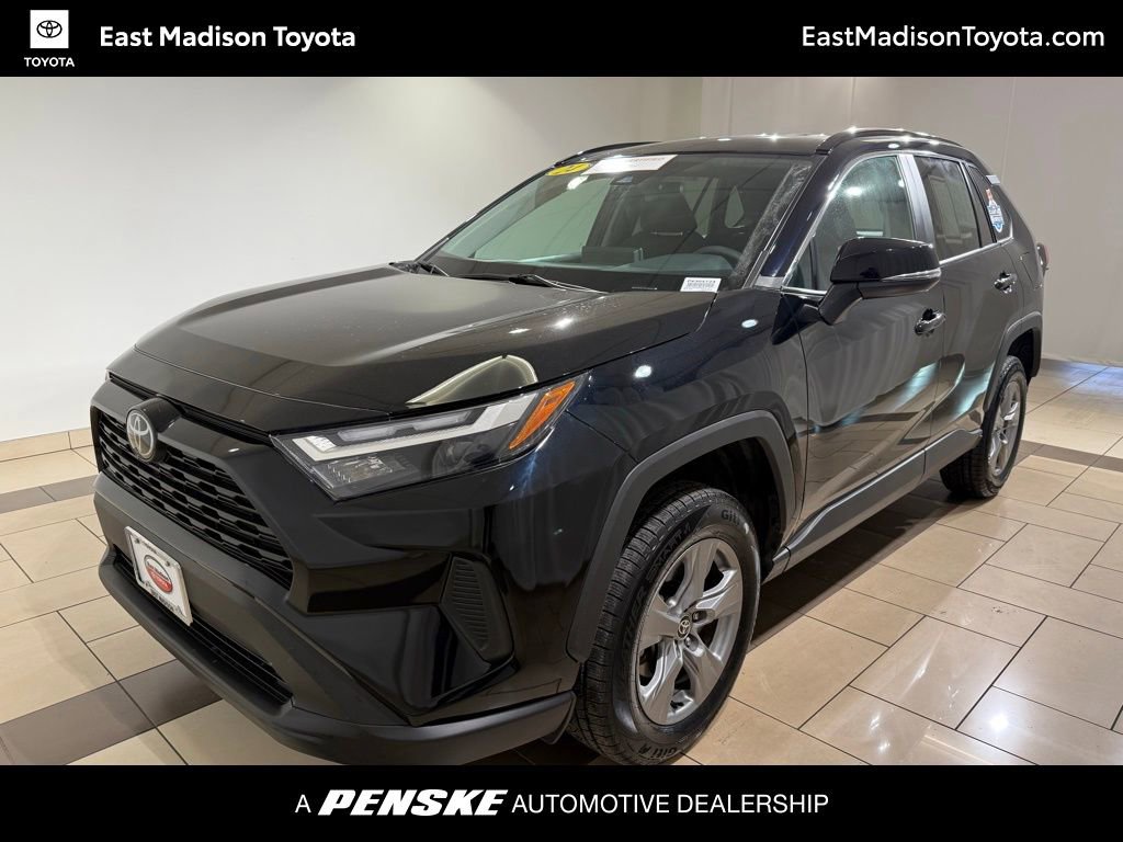 2024 Toyota RAV4 XLE's photo
