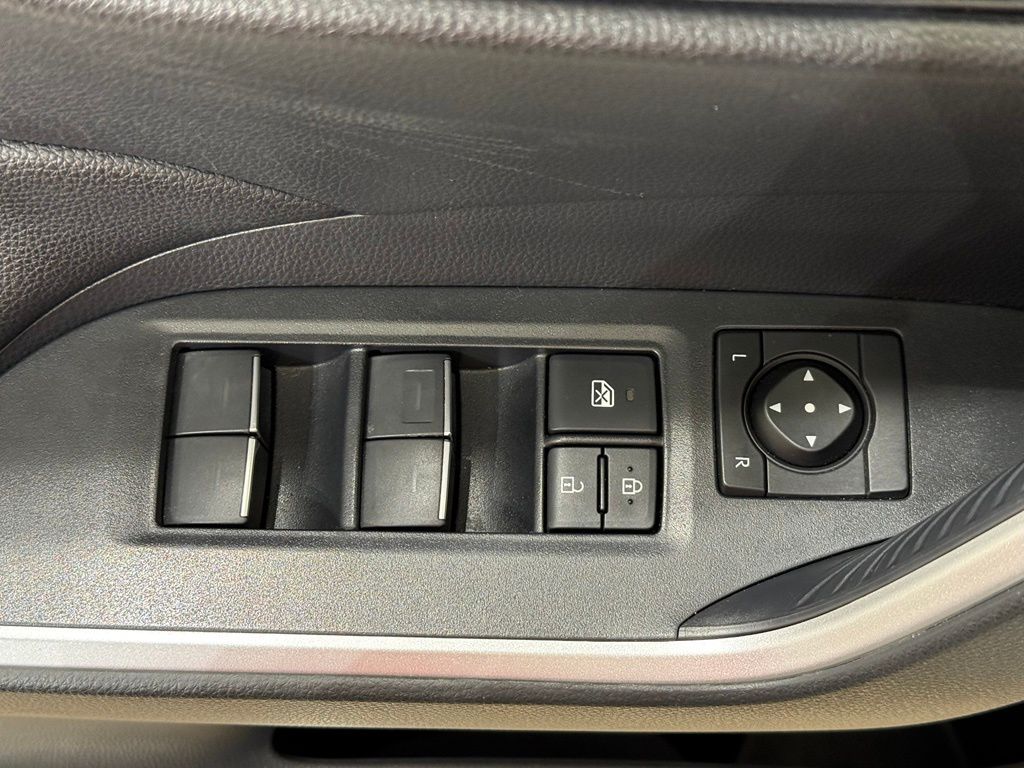 2022 Toyota RAV4 SE - Photo 16