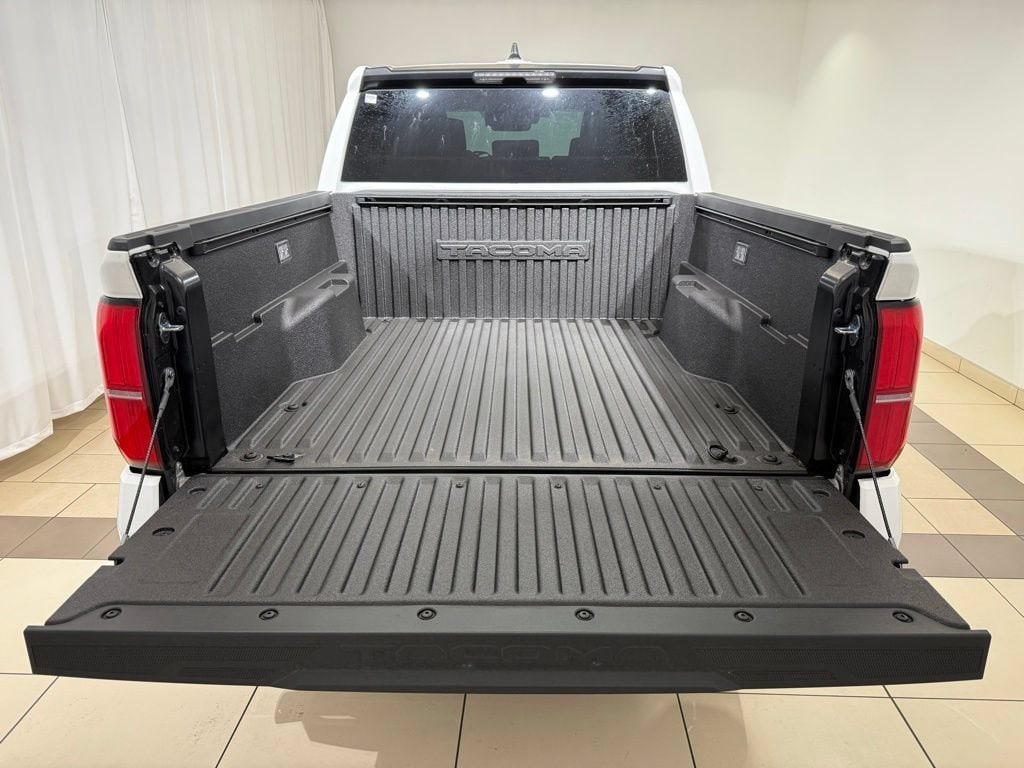 2026 Toyota Tacoma SR5 - Photo 11