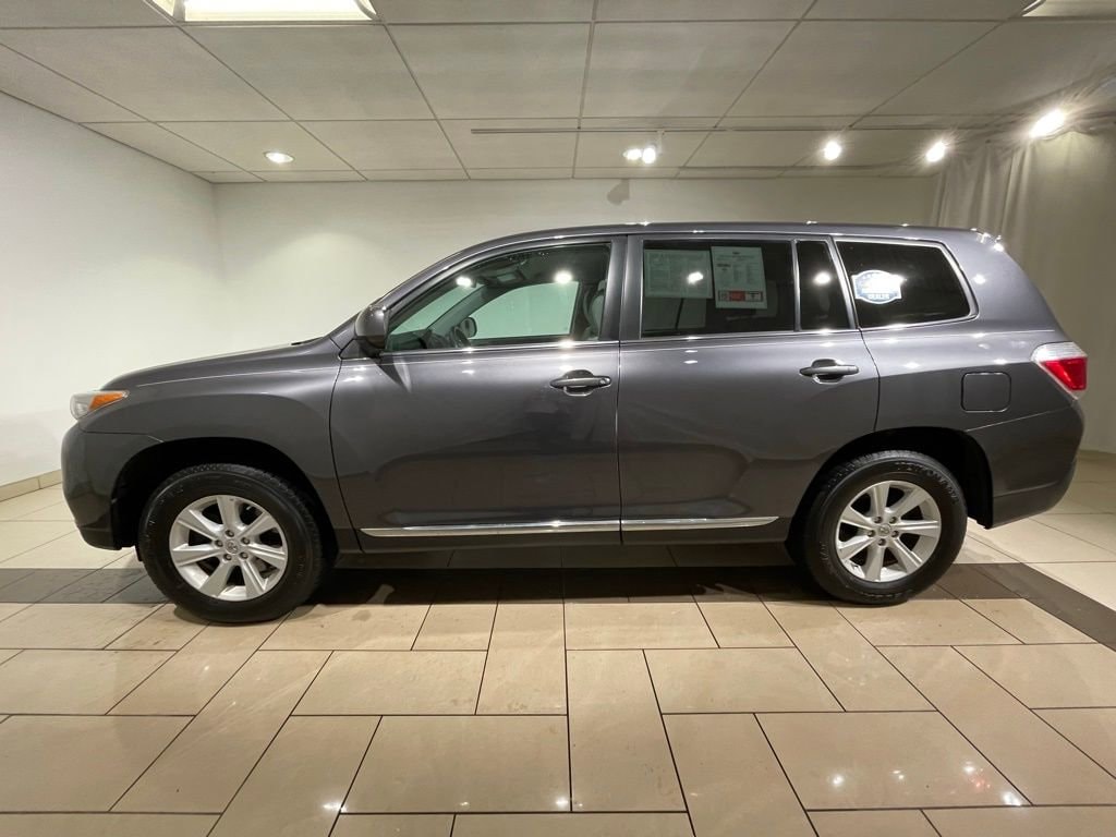 Used 2013 Toyota Highlander Base with VIN 5TDBK3EH8DS228978 for sale in Madison, WI