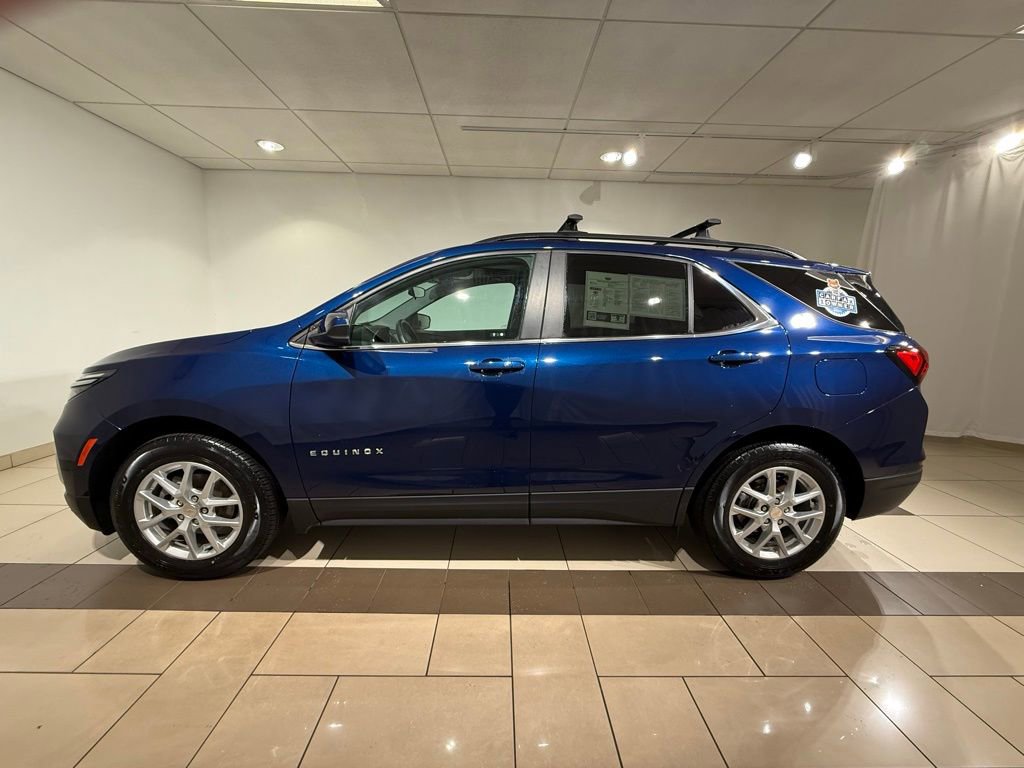 2023 Chevrolet Equinox LT photo 2