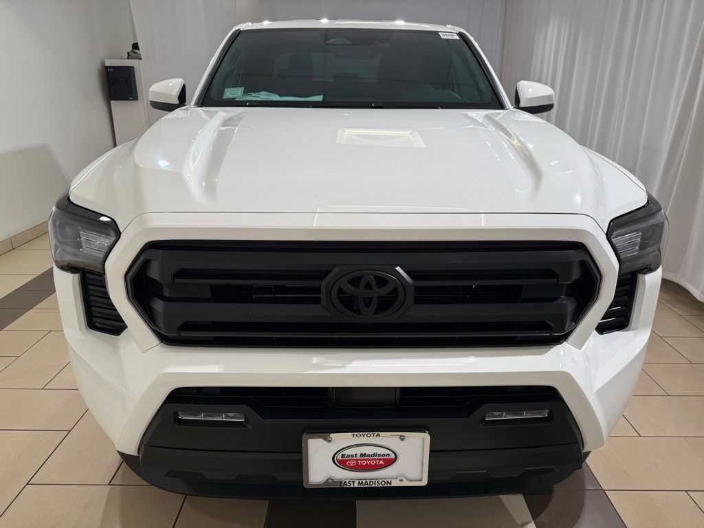 2026 Toyota Tacoma SR5 - Photo 8
