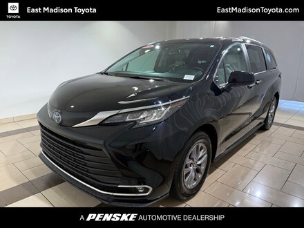 2023 Toyota Sienna XLE Van Passenger Van