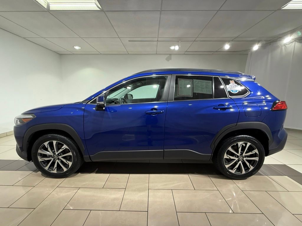 2023 Toyota Corolla Cross XLE photo 2