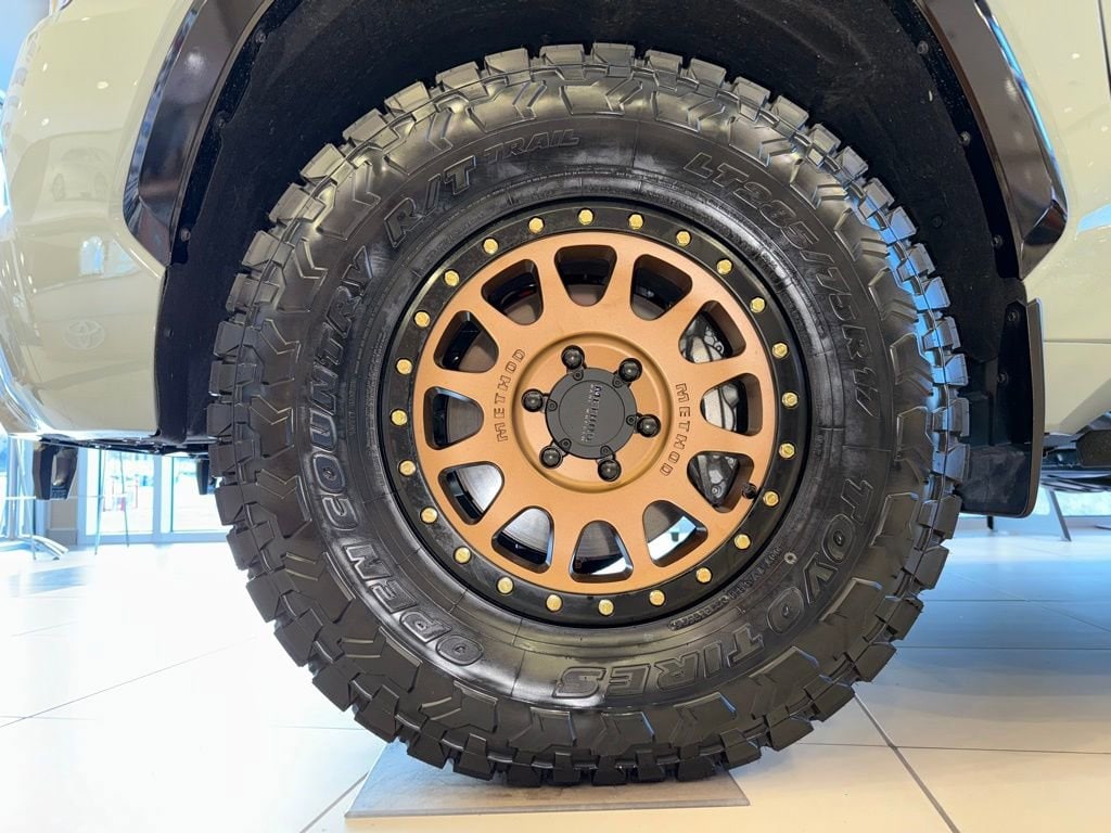 2025 Toyota Sequoia Platinum - Photo 8