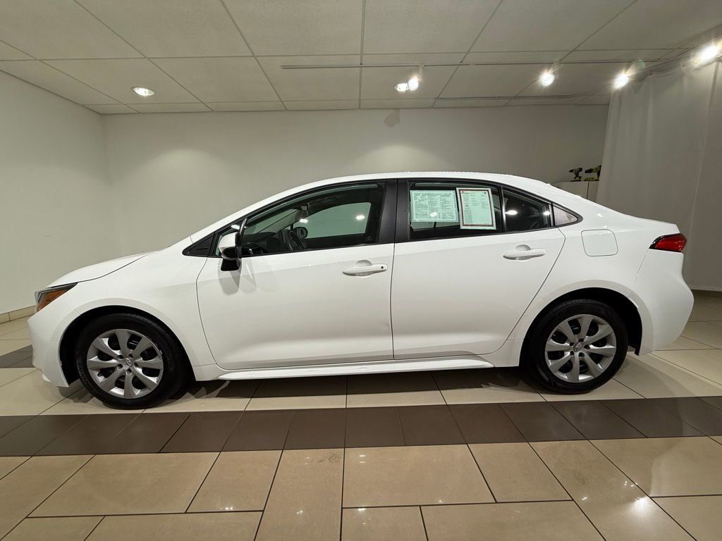 2023 Toyota Corolla LE photo 2