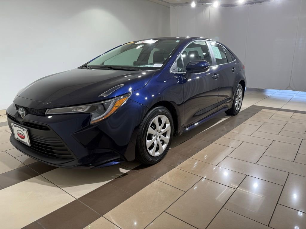 2023 Toyota Corolla LE photo 2
