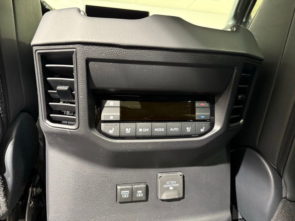 2025 Toyota Sequoia Platinum - Photo 21