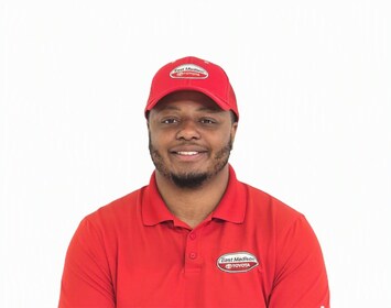 Staff member Isiah Jones from ID_e18a5d