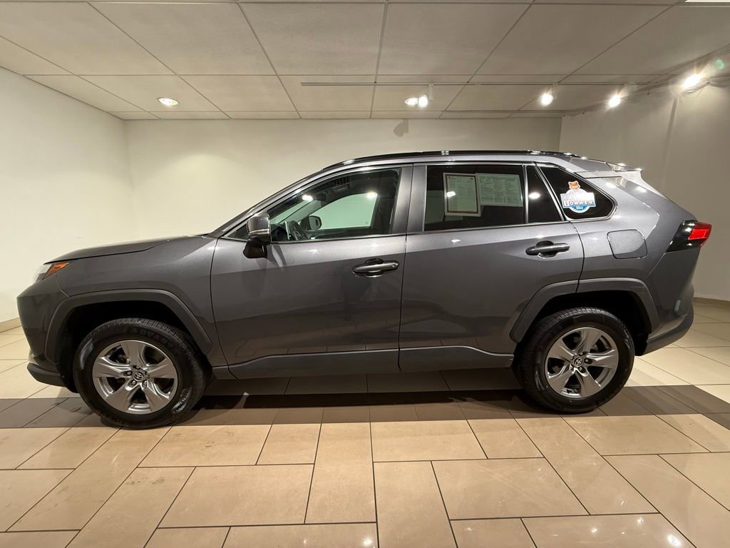 2024 Toyota RAV4 XLE photo 2