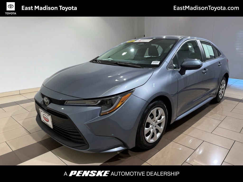 2024 Toyota Corolla LE's photo