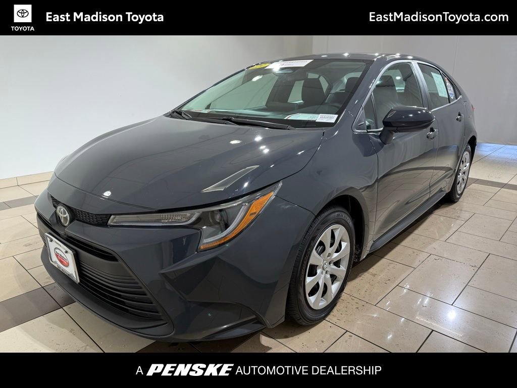 2023 Toyota Corolla LE's photo