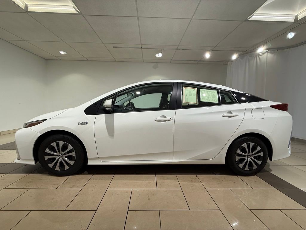 2021 Toyota Prius Prime LE photo 2
