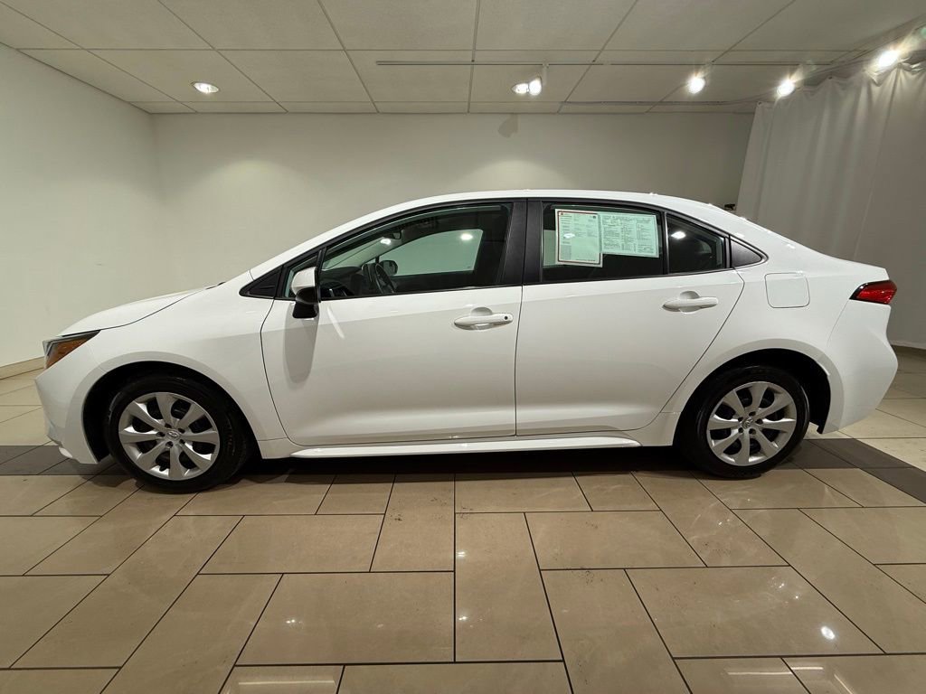 2024 Toyota Corolla LE photo 2